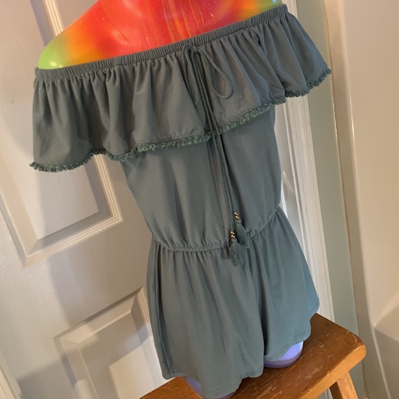 Beautiful DEREK HEART Romper - Picture 12 of 15